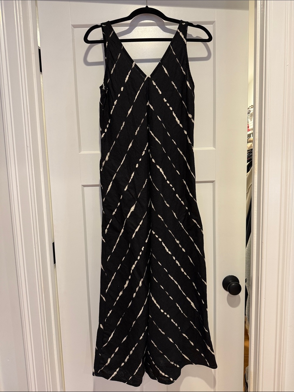 Vera Wang Black Sleeveless V-Neck Maxi Dress with Diagonal White Stripe